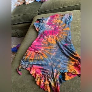 Women’s tie dye shorts outfit